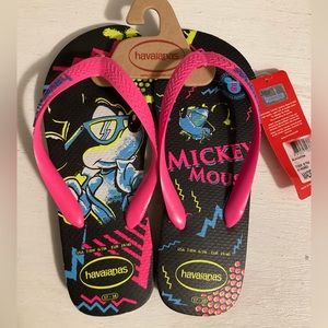 New with tags havaianas 80’s retro Mickey Mouse flip flops 7/8 sandals Disney
